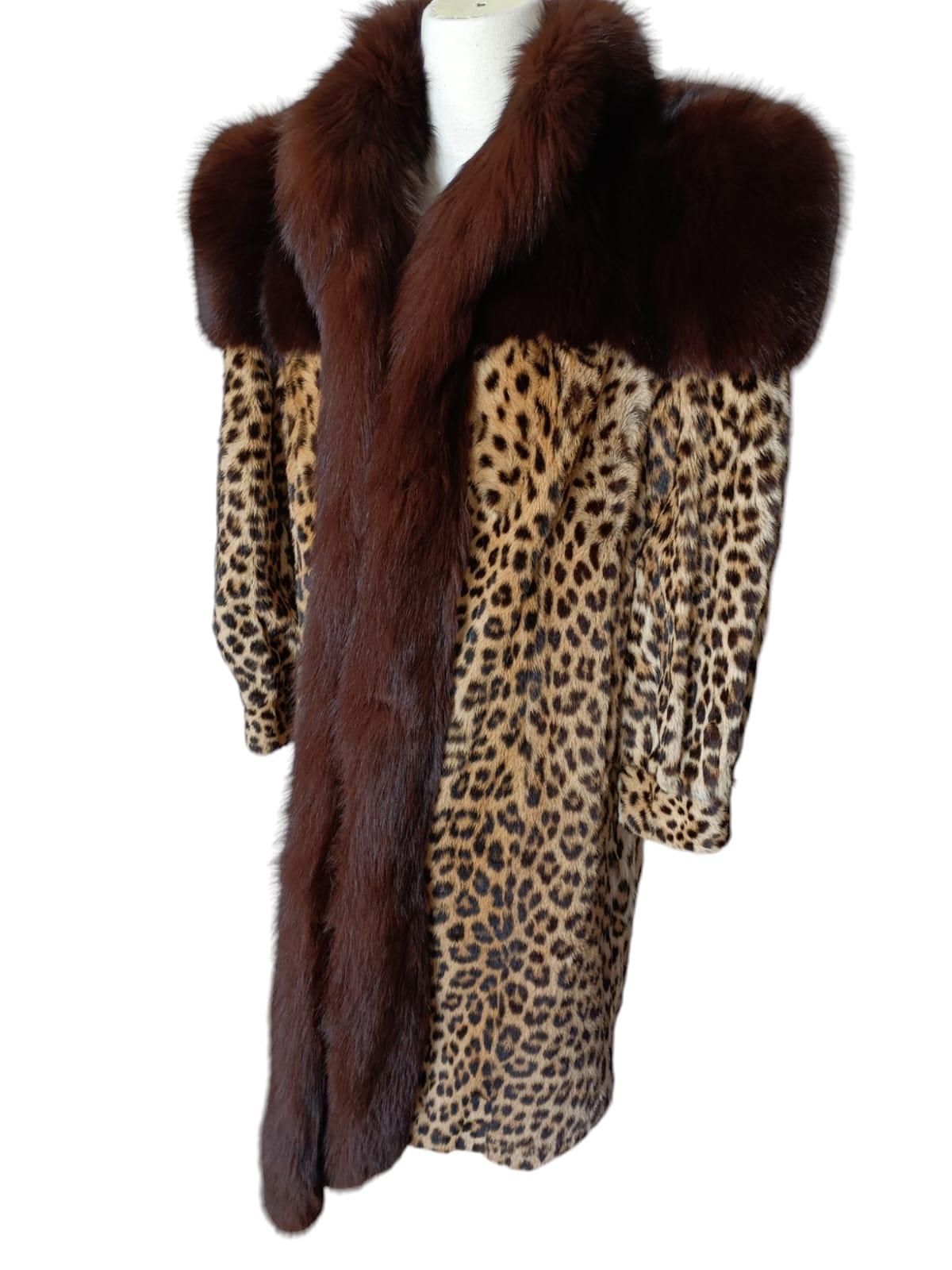 Mint Vintage Leopard fur coat***frozen vault size Small 6 In Excellent Condition For Sale In Montreal, Quebec