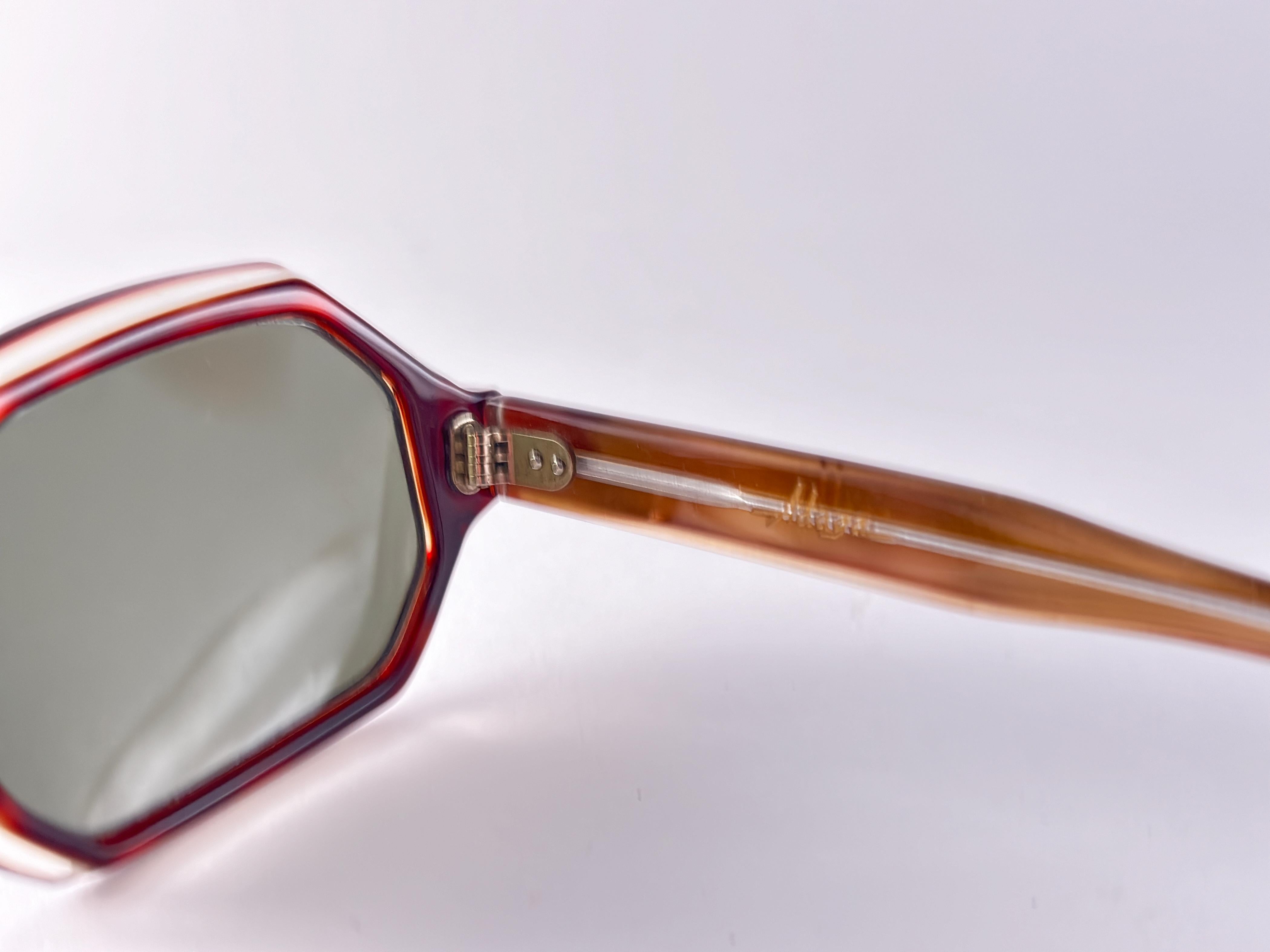 Mint Vintage Midcentury Adaga klar & transluzente Sonnenbrille 1960'S für Damen oder Herren im Angebot