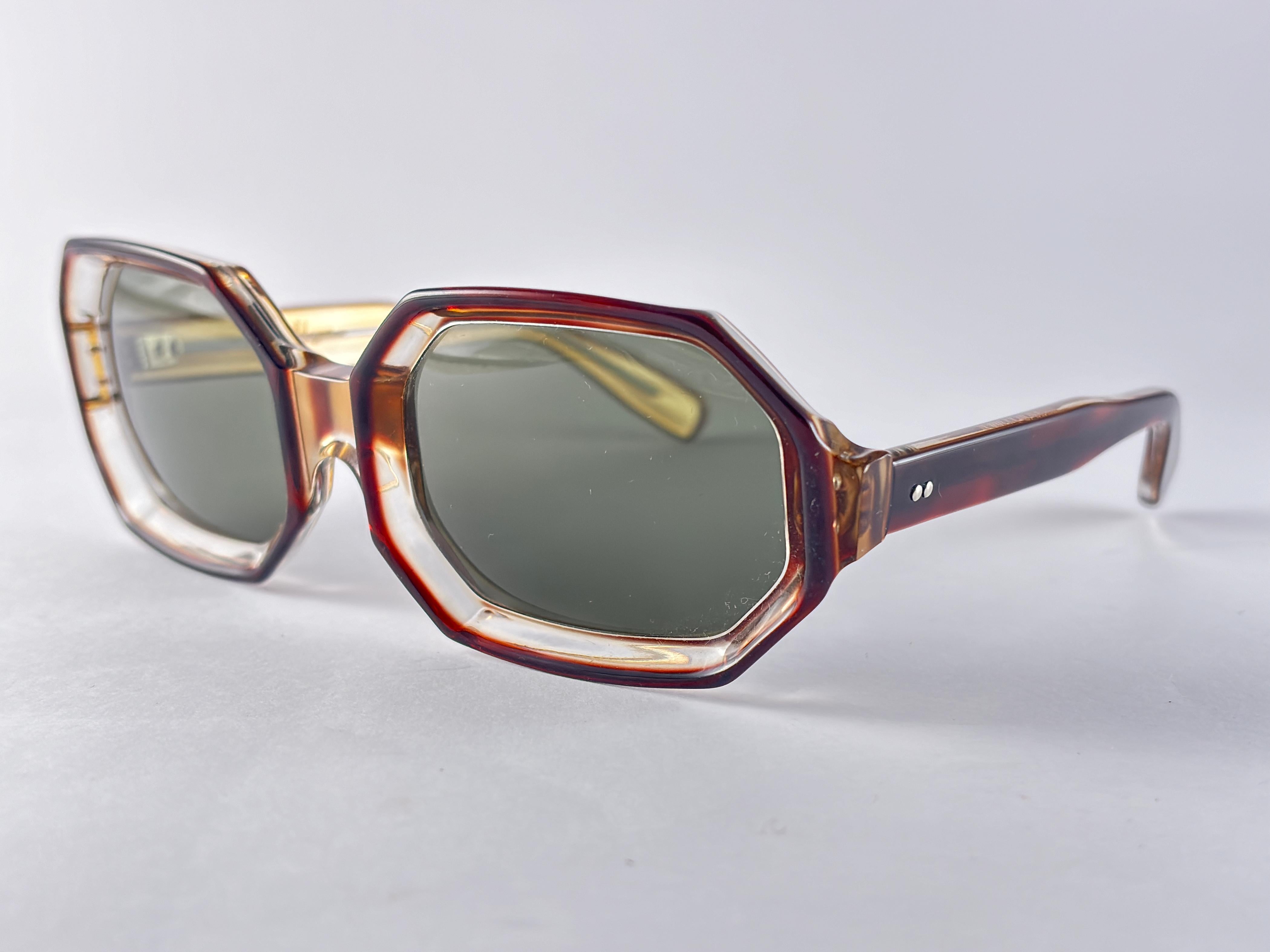 Mint Vintage Midcentury Adaga klar & transluzente Sonnenbrille 1960'S im Angebot 1