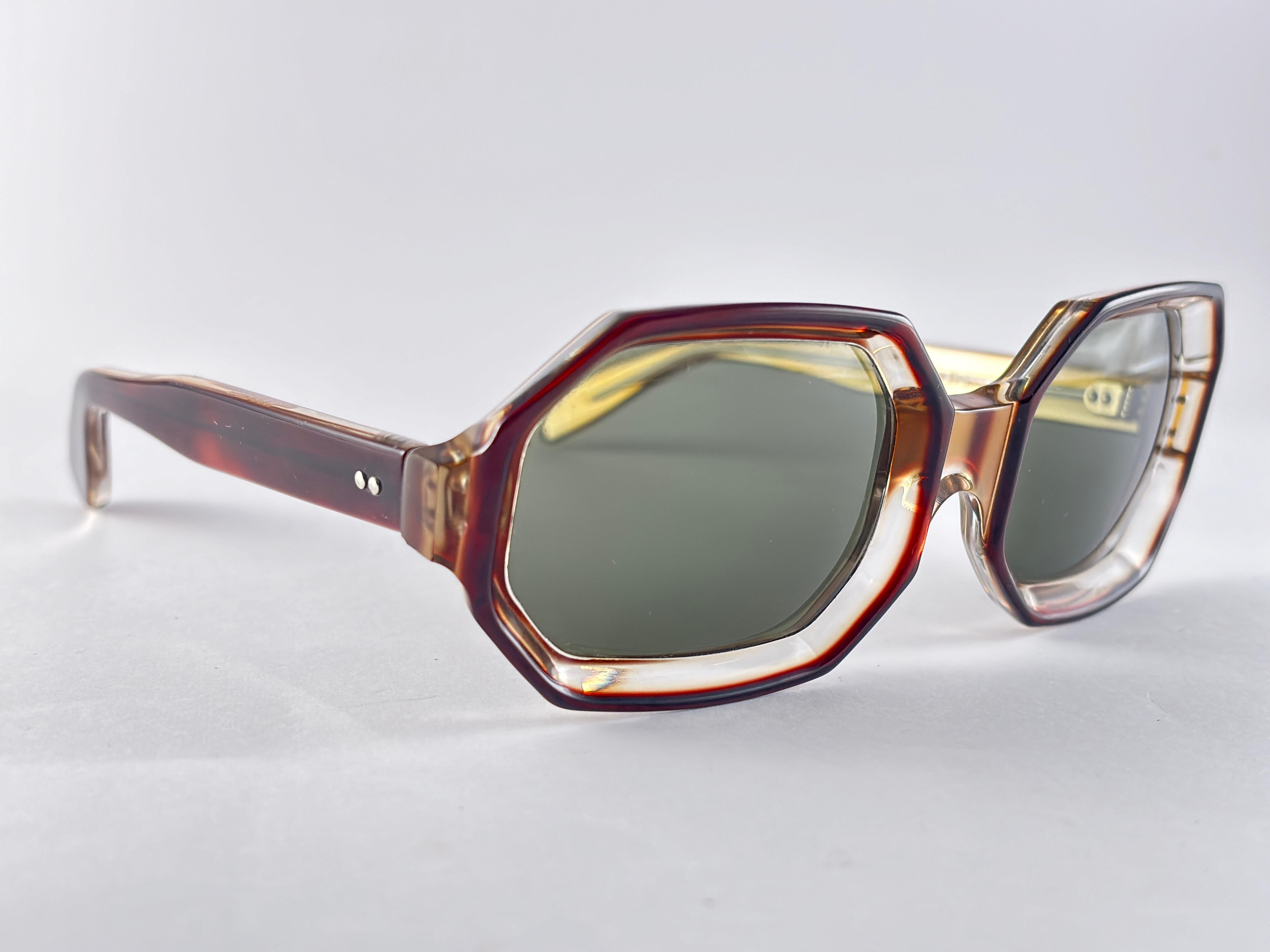 Mint Vintage Midcentury Adaga klar & transluzente Sonnenbrille 1960'S im Angebot 2