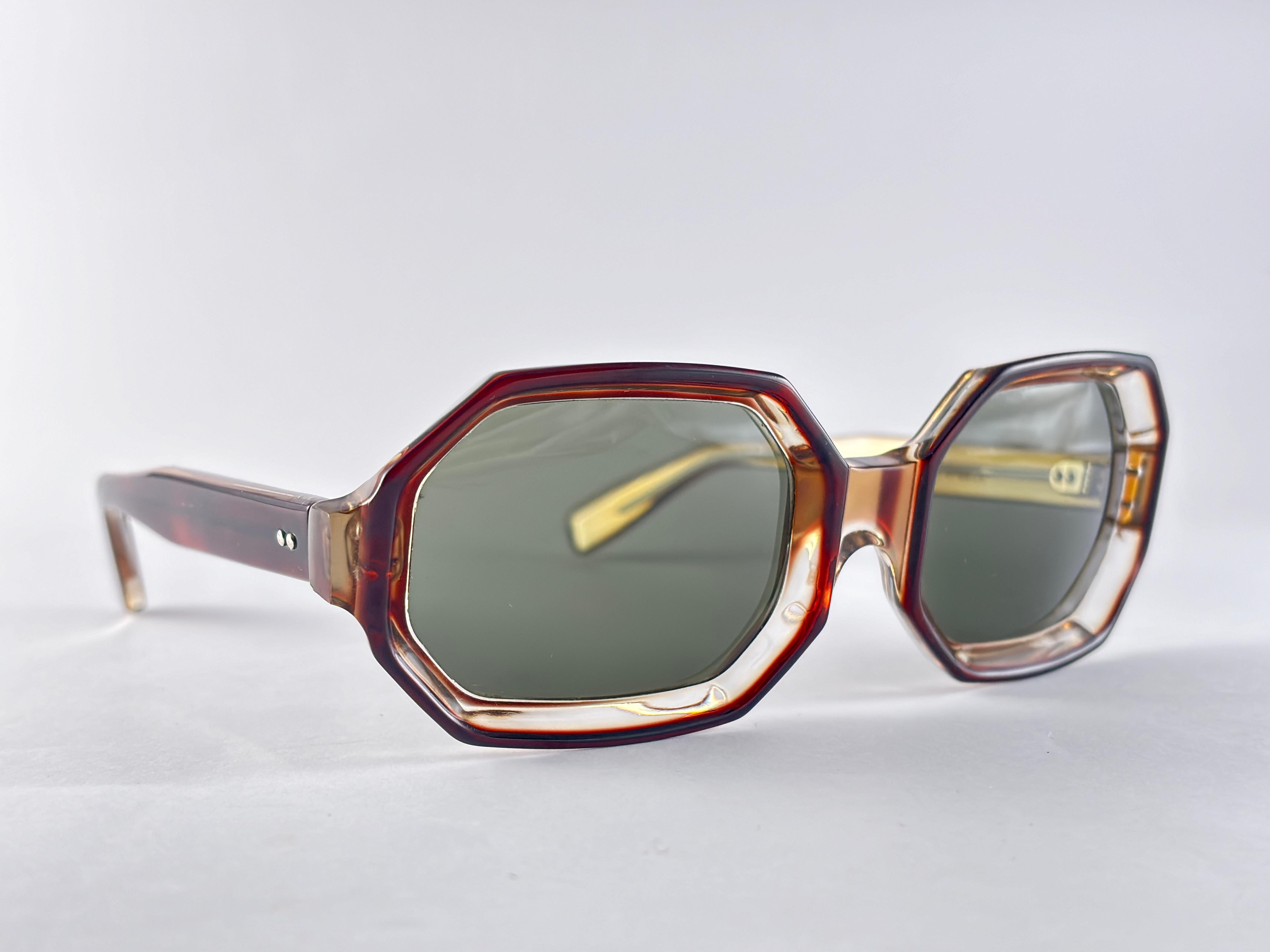 Mint Vintage Midcentury Adaga klar & transluzente Sonnenbrille 1960'S im Angebot 3