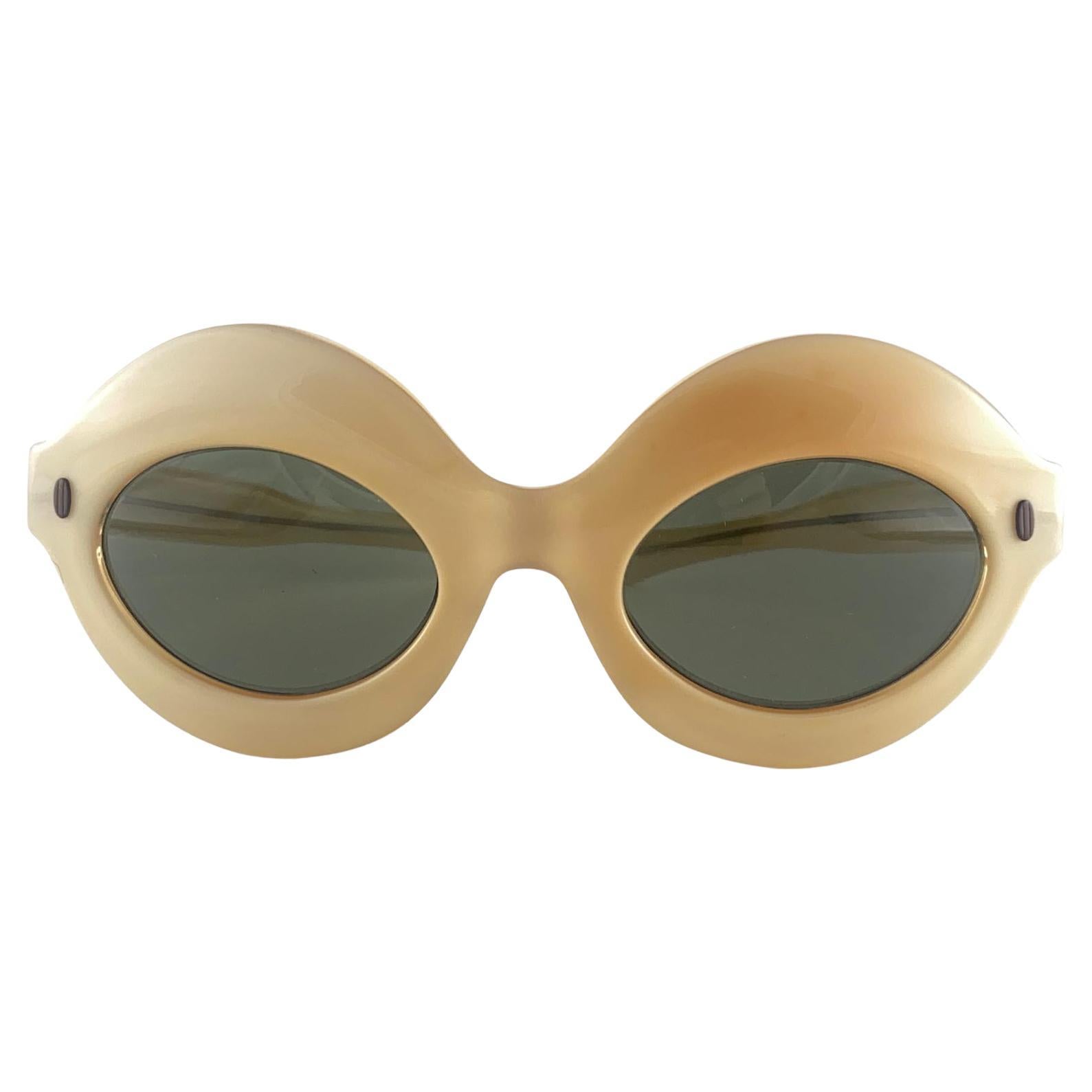 Mint Vintage Midcentury Beige Oval Frame Brown Lenses  Sunglasses 1960'S For Sale