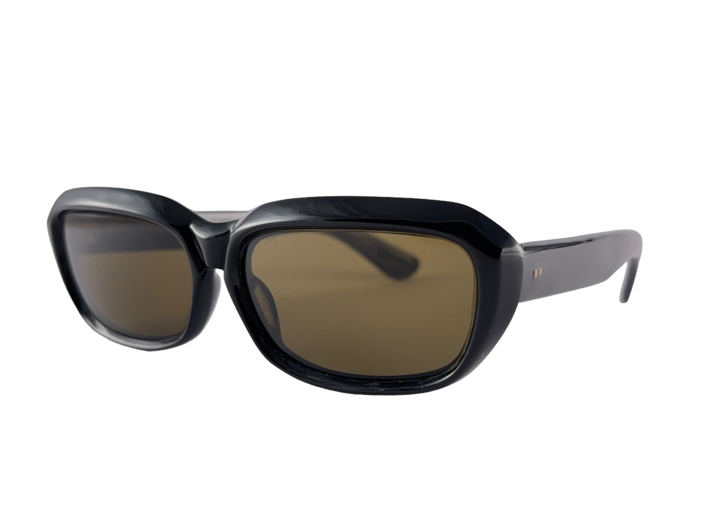 Mint Vintage Midcentury Schwarz Rechteckige Sonnenbrille 1960'S für Damen oder Herren im Angebot