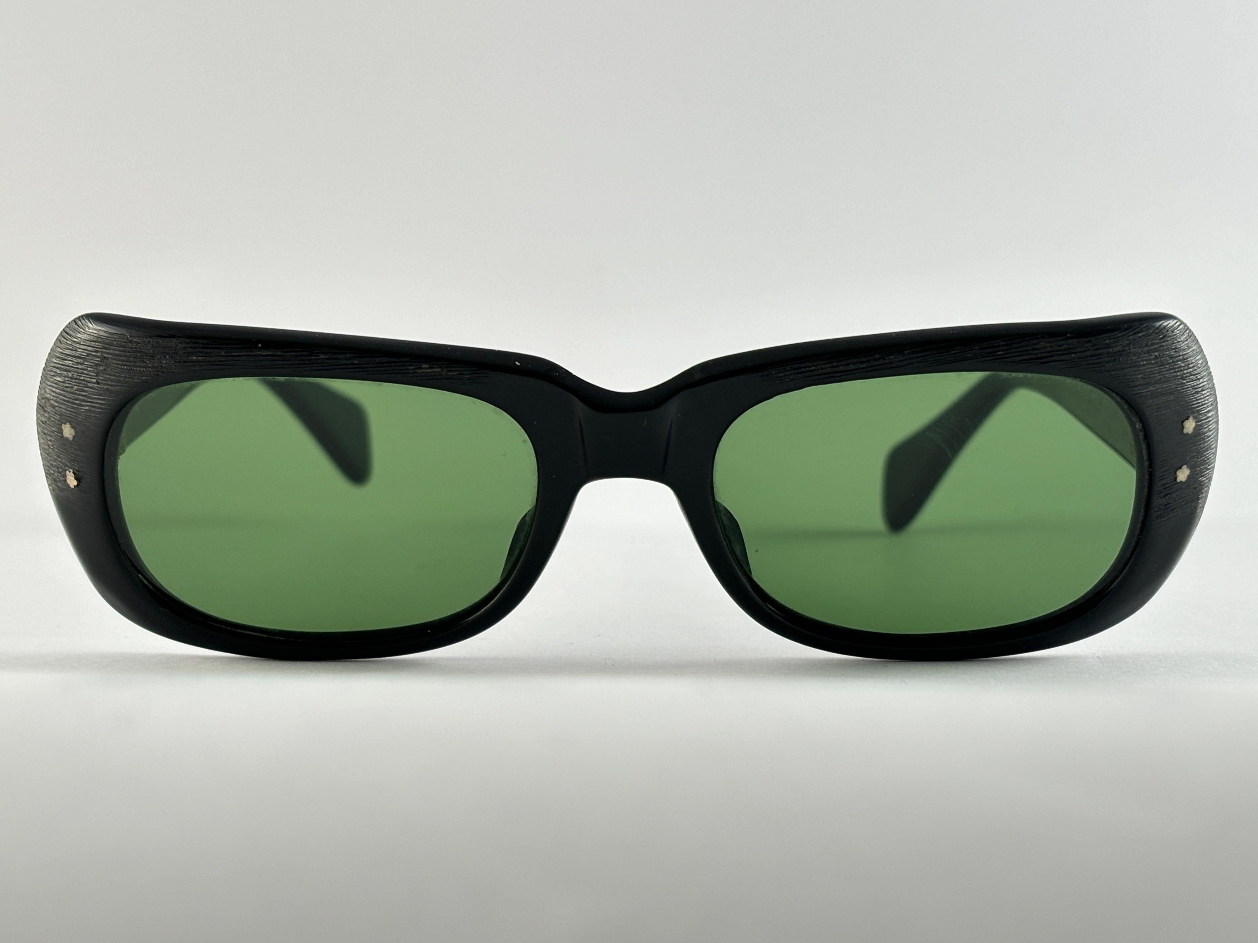 Mint Vintage Schwarze, schlichte, grüne Mid-Century-Lenses in Mint  Sonnenbrille 1960'S im Angebot 2