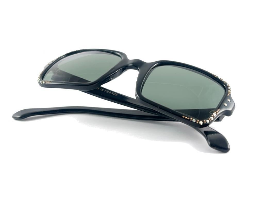 Mint Vintage Midcentury Black Square Grey Lenses Frame 60's Sunglasses France en vente 8