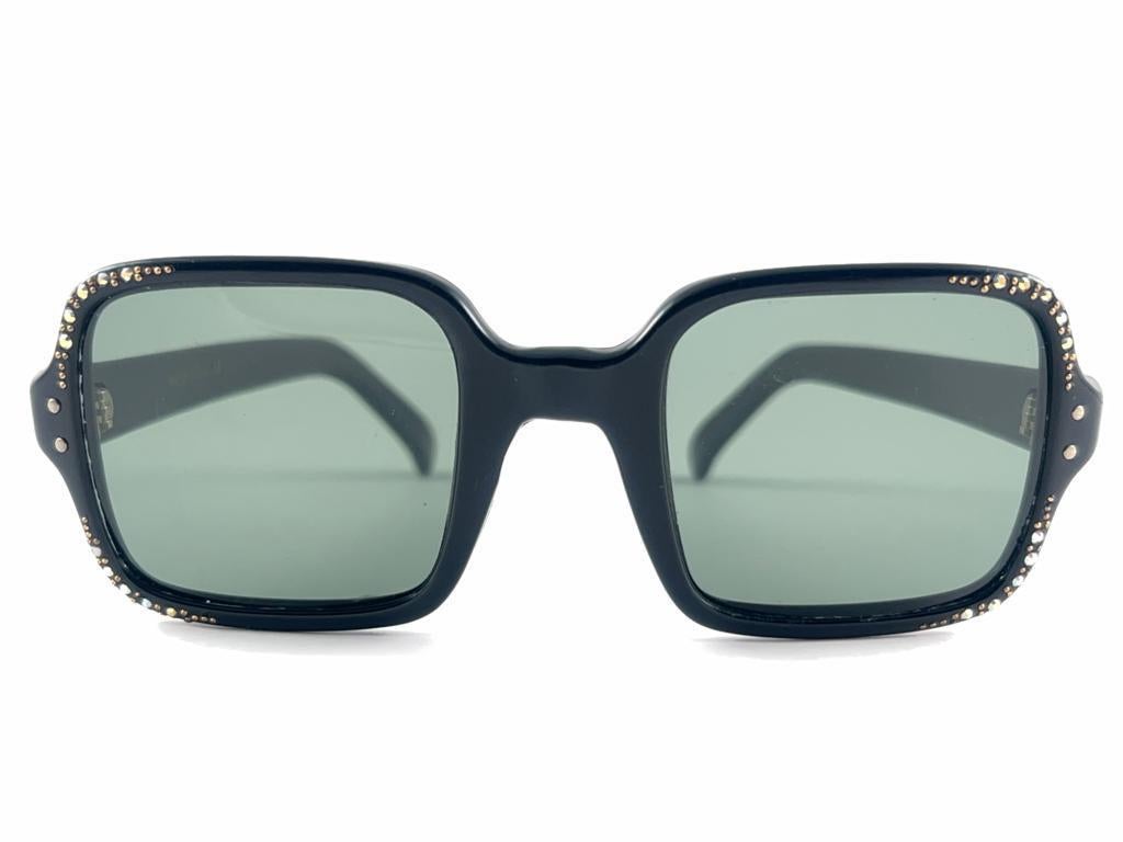Mint Vintage Midcentury Black Square Grey Lenses Frame 60's Sunglasses France en vente 9
