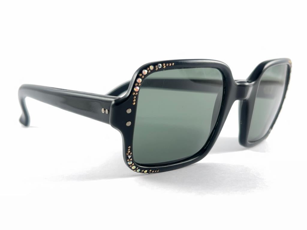 Mint Vintage Midcentury Black Square Grey Lenses Frame 60's Sunglasses France Neuf - En vente à Baleares, Baleares