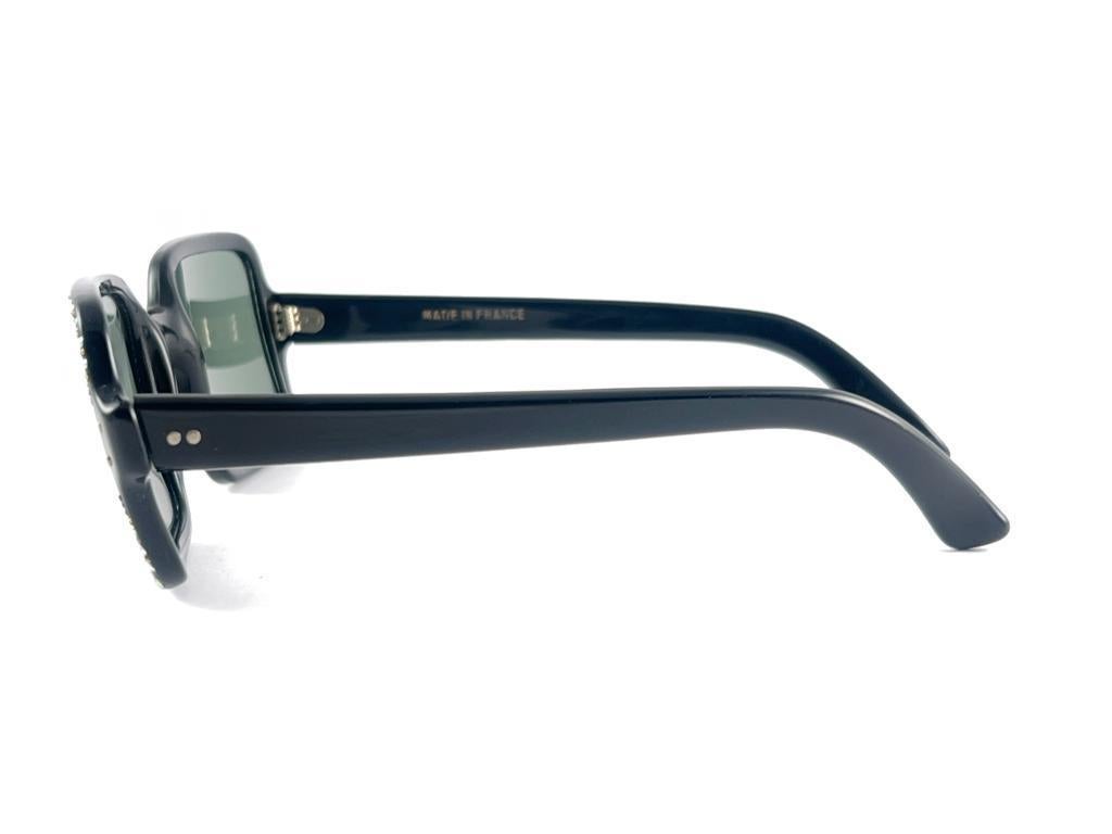 Mint Vintage Midcentury Black Square Grey Lenses Frame 60's Sunglasses France en vente 1