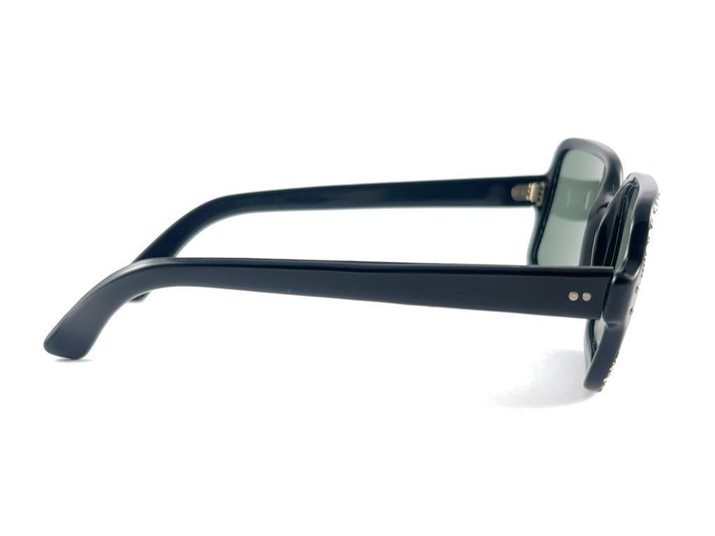 Mint Vintage Midcentury Black Square Grey Lenses Frame 60's Sunglasses France en vente 2