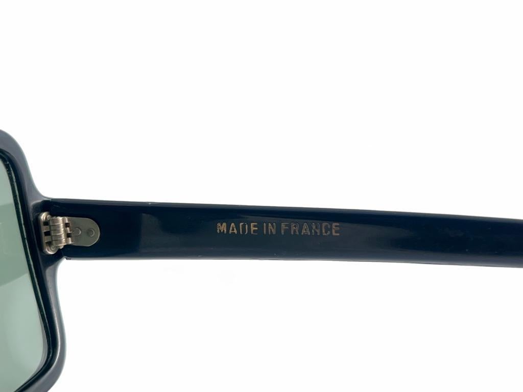 Mint Vintage Midcentury Black Square Grey Lenses Frame 60'S Sunglasses France For Sale 3