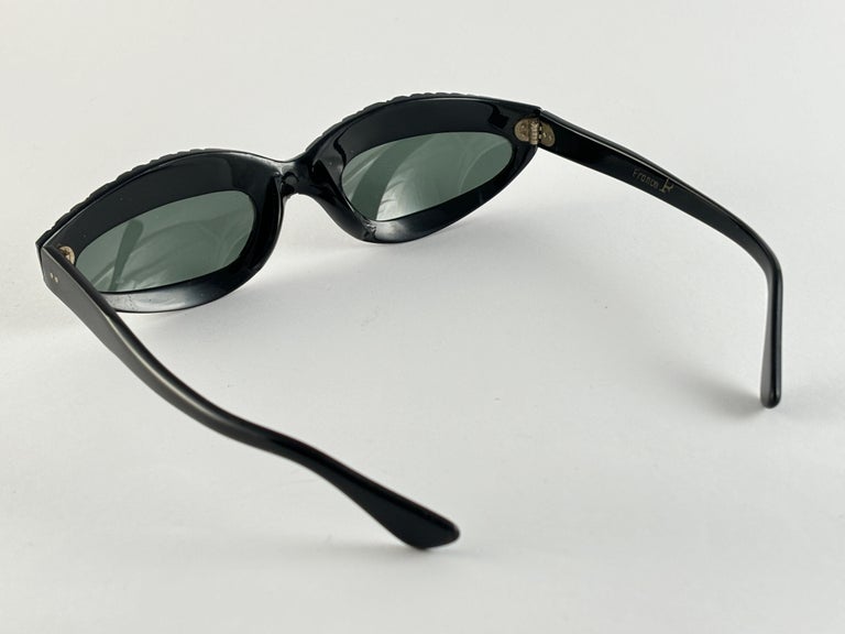 Mint Vintage Midcentury Nero Occhiali da sole con montatura bianca