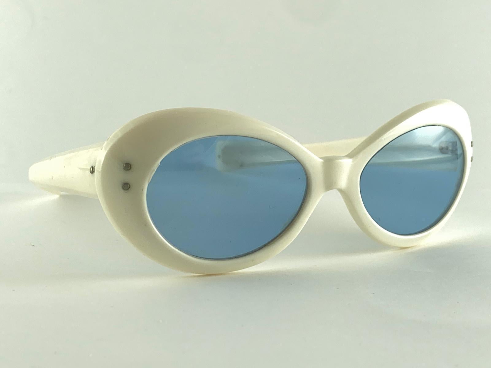 Women's or Men's Mint Vintage Midcentury Oval Frame Blue Lenses  Sunglasses 1960'S For Sale
