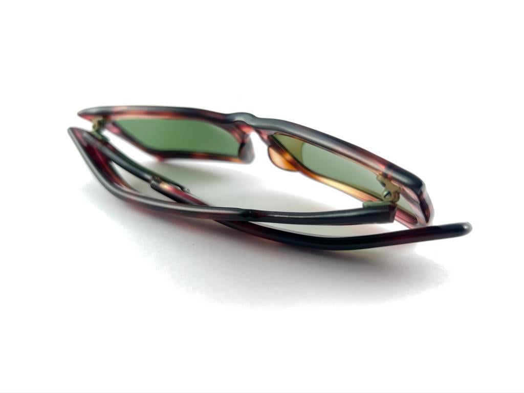 Mint Vintage Midcentury Rectangular Translucent Frame 60's Sunglasses France en vente 7