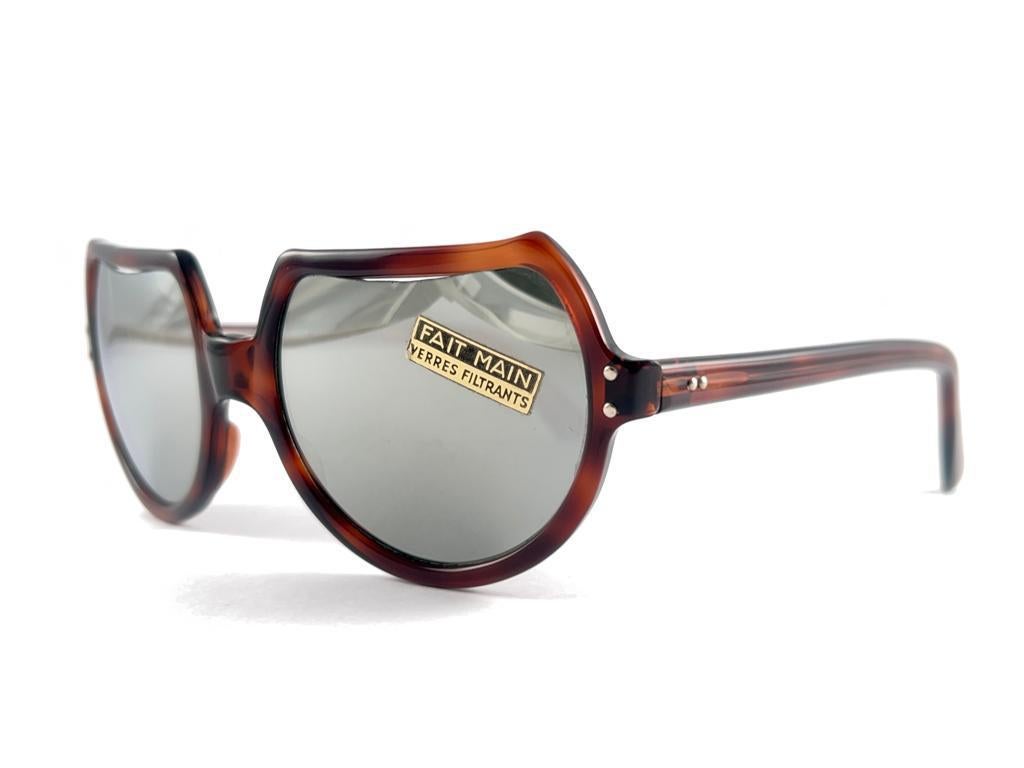 New Vintage Midcentury Tortoise Lenses Mirrored Frame 60's Sunglasses France Pour femmes en vente