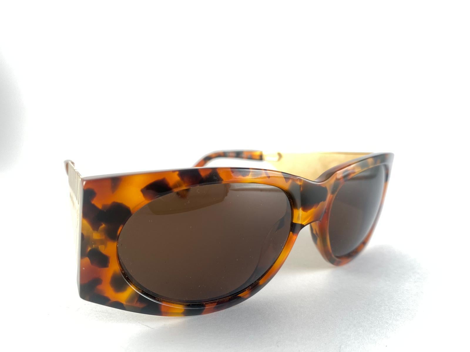 Brown Mint Vintage Montana 5584 Tortoise & Gold Handmade in France Sunglasses 1980's For Sale