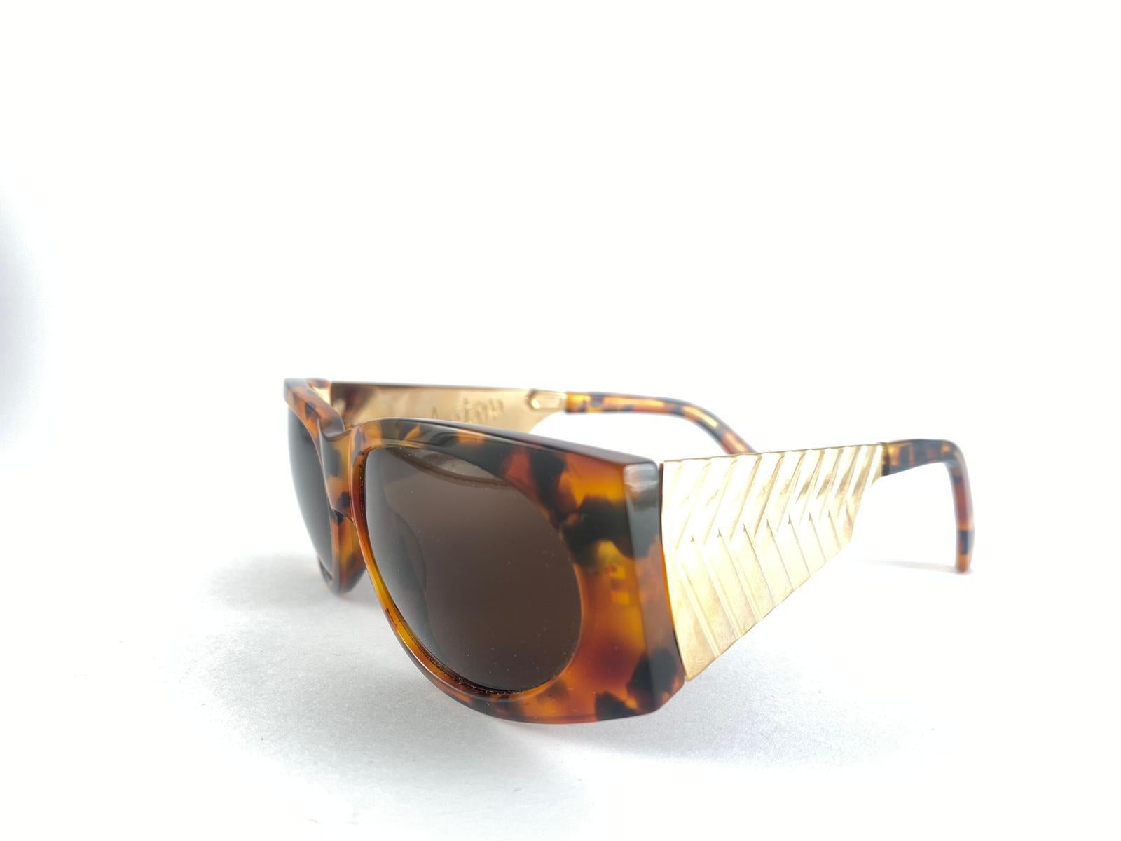 Mint Vintage Montana 5584 Tortoise & Gold Handmade in France Sunglasses 1980's In Excellent Condition For Sale In Baleares, Baleares