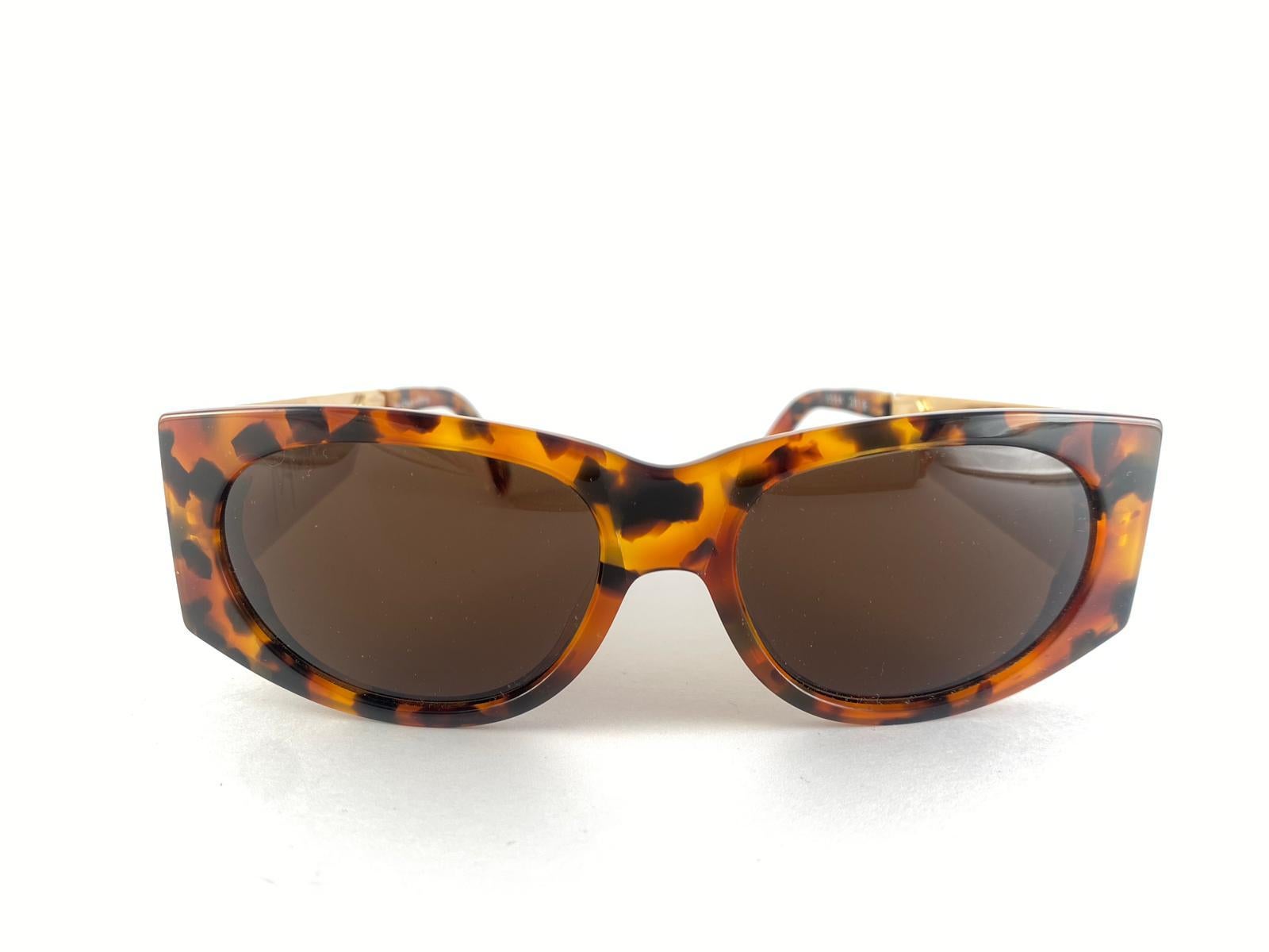 Women's or Men's Mint Vintage Montana 5584 Tortoise & Gold Handmade in France Sunglasses 1980's For Sale
