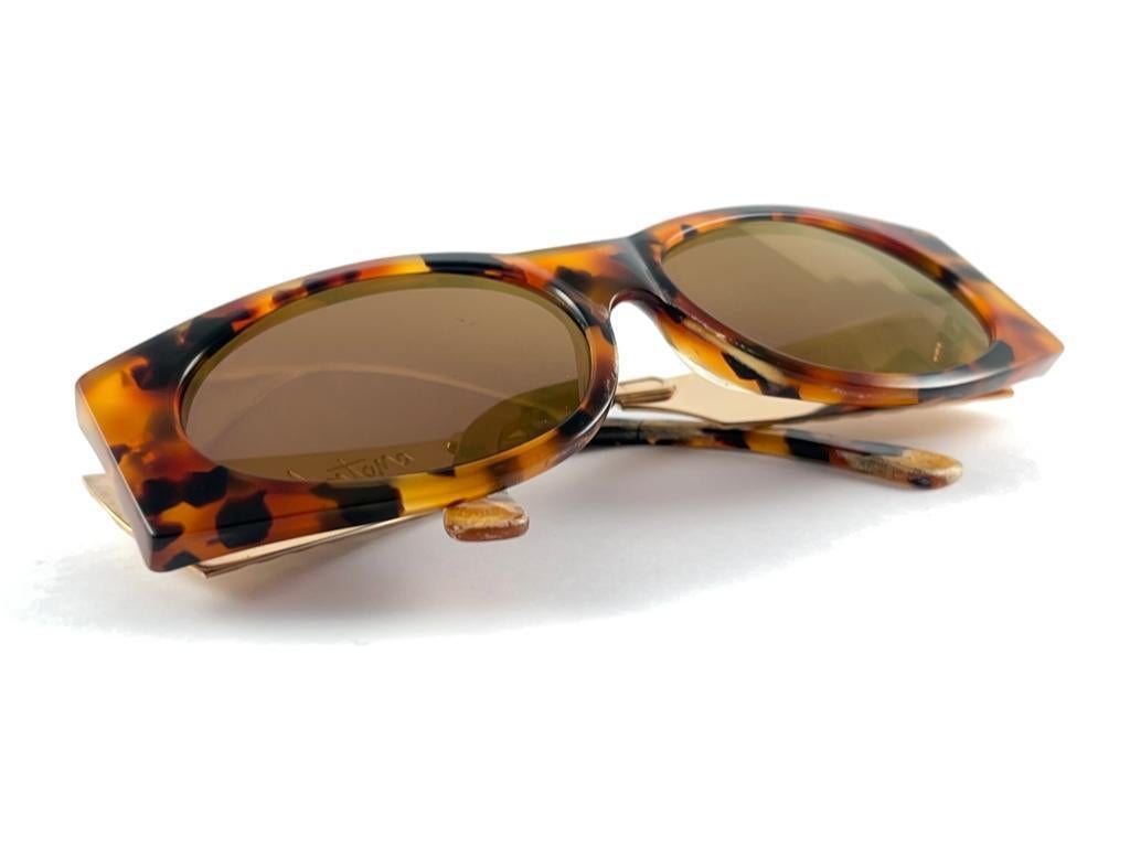 Women's or Men's Mint Vintage Montana Tortoise & Gold Handmade in France Sunglasses 1980's For Sale