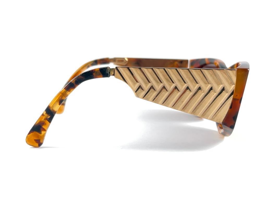 Mint Vintage Montana Tortoise & Gold Handmade in France Lunettes de soleil 1980's en vente 4