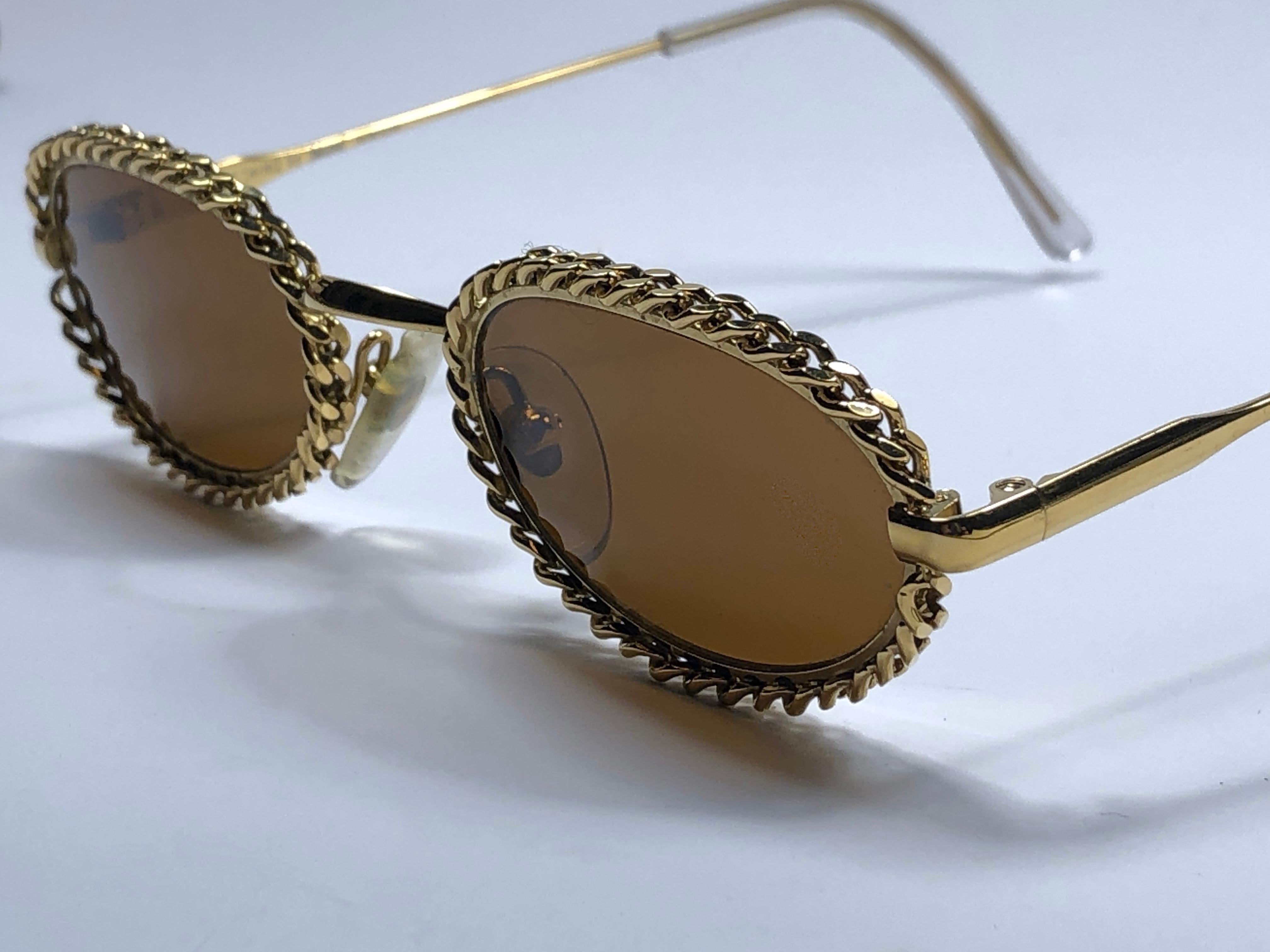 Women's or Men's Mint Vintage Moschino Oval Gold Chain 1990 Sunglasses Made in Italy