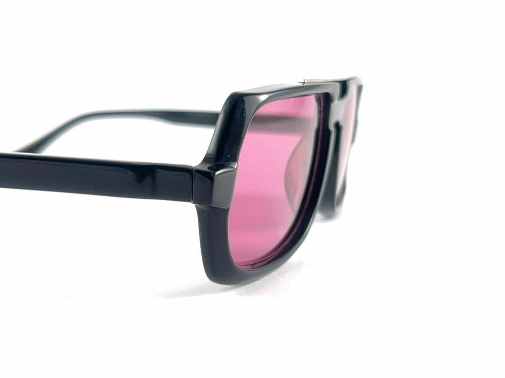 Women's or Men's Mint Vintage Neostyle Techno Black Medium Pink Lenses Sunglasses 1990's  For Sale