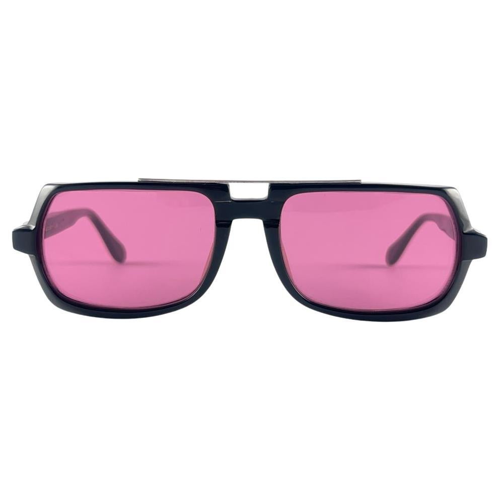 Mint Vintage Neostyle Techno Schwarz Medium Rosa Gläser Sonnenbrille 1990er Jahre  im Angebot