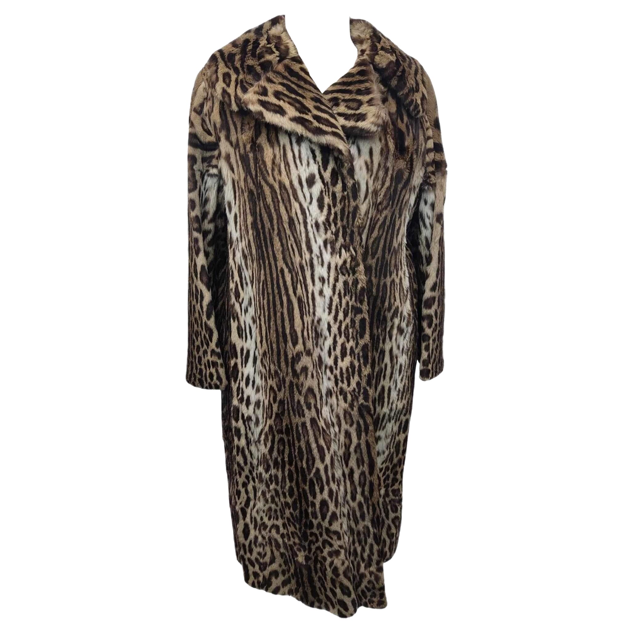 PRODUCT DESCRIPTION:

Mint Vintage ocelot fur coat size 12 *****Vault unused no defects

Condition: Brand New

Closure: german hook 

Belt: back 

Color: Ocelot

Material: Ocelot fur

Garment type: Coat

Sleeves: Straight

Pockets: slit