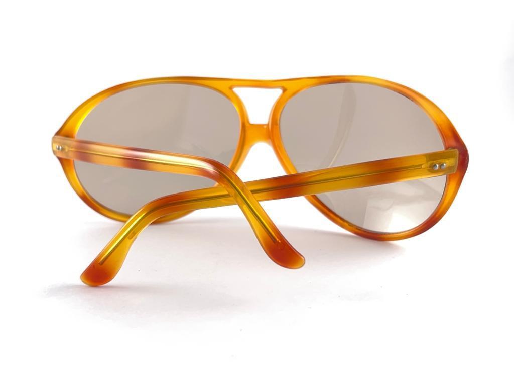 Mint Vintage Oval Tangerine Tortoise Light Brown Lenses 60's France Sunglasses en vente 6