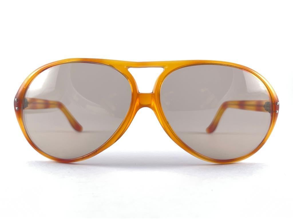 Mint Vintage Oval Tangerine Tortoise Frame Holding  A Pair Of Spotless Light Brown Lenses
Superb Quality,  Even Better Design.
This Item May Show Minor Sign Of Wear 


Made In France 1960'S



Front                                          15.5 Cms