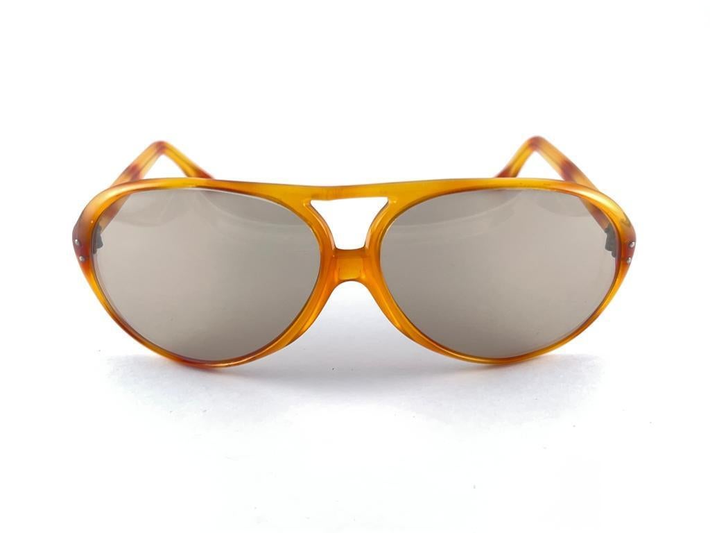 Mint Vintage Oval Tangerine Tortoise Light Brown Lenses 60'S France Sunglasses In New Condition For Sale In Baleares, Baleares