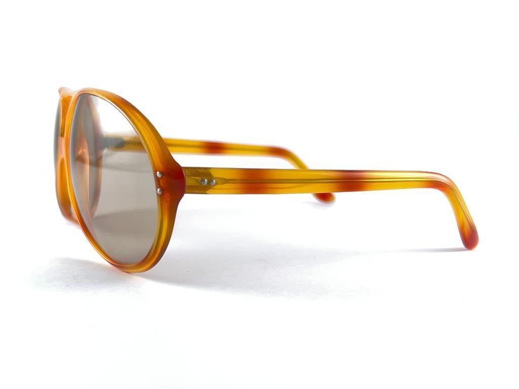 Women's or Men's Mint Vintage Oval Tangerine Tortoise Light Brown Lenses 60'S France Sunglasses For Sale