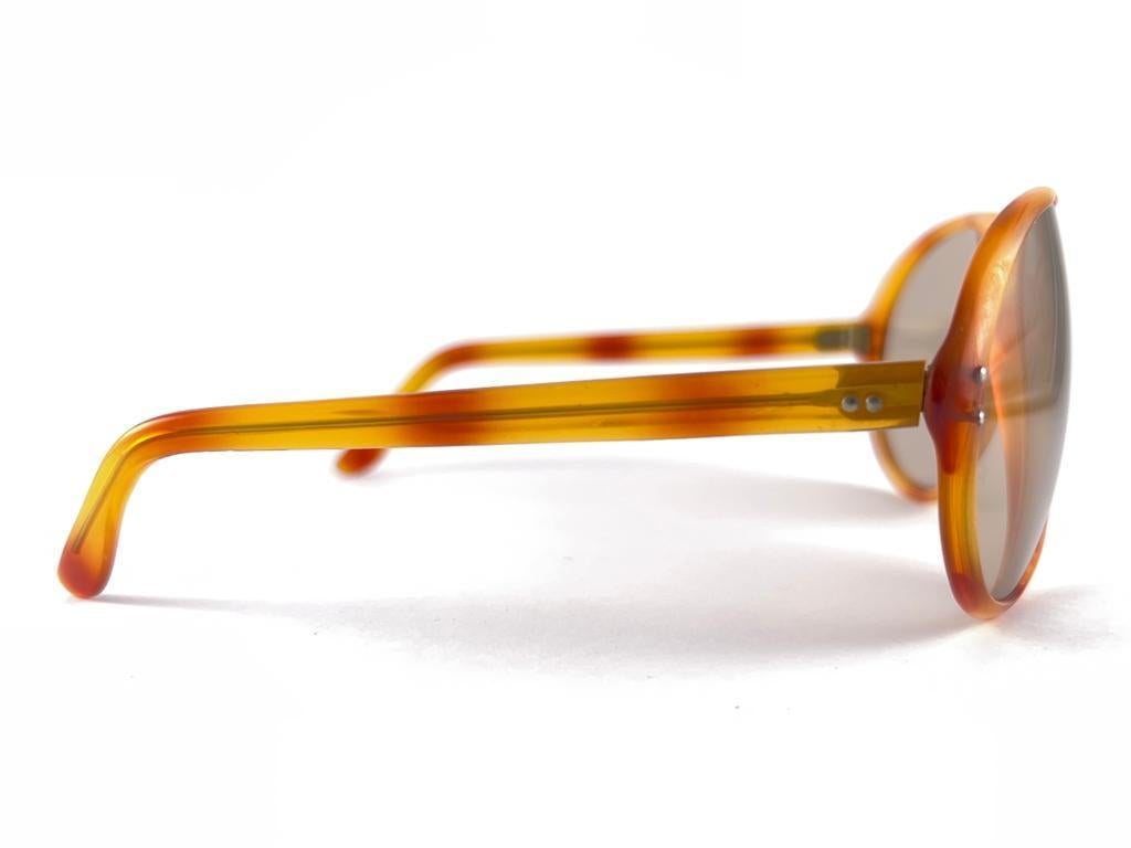 Mint Vintage Oval Tangerine Tortoise Light Brown Lenses 60's France Sunglasses en vente 1