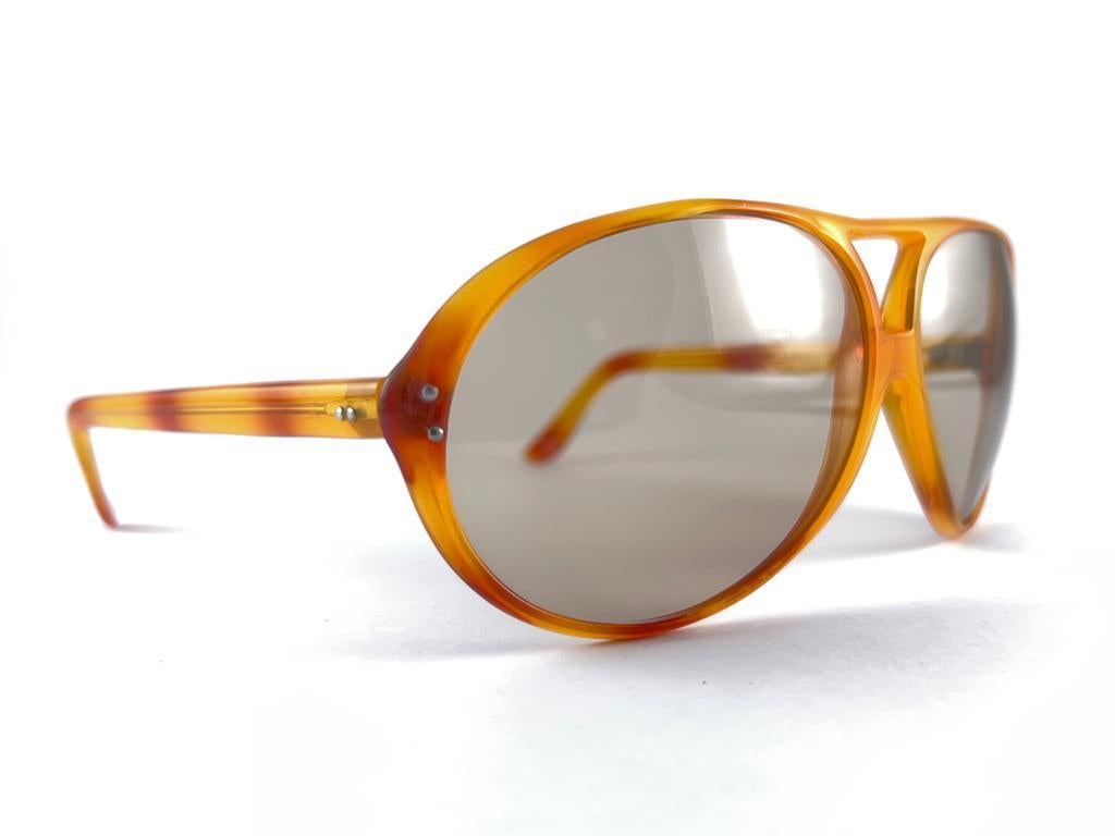 Mint Vintage Oval Tangerine Tortoise Light Brown Lenses 60's France Sunglasses en vente 2