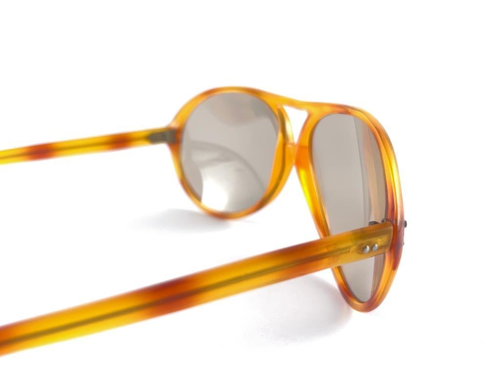 Mint Vintage Oval Tangerine Tortoise Light Brown Lenses 60's France Sunglasses en vente 3