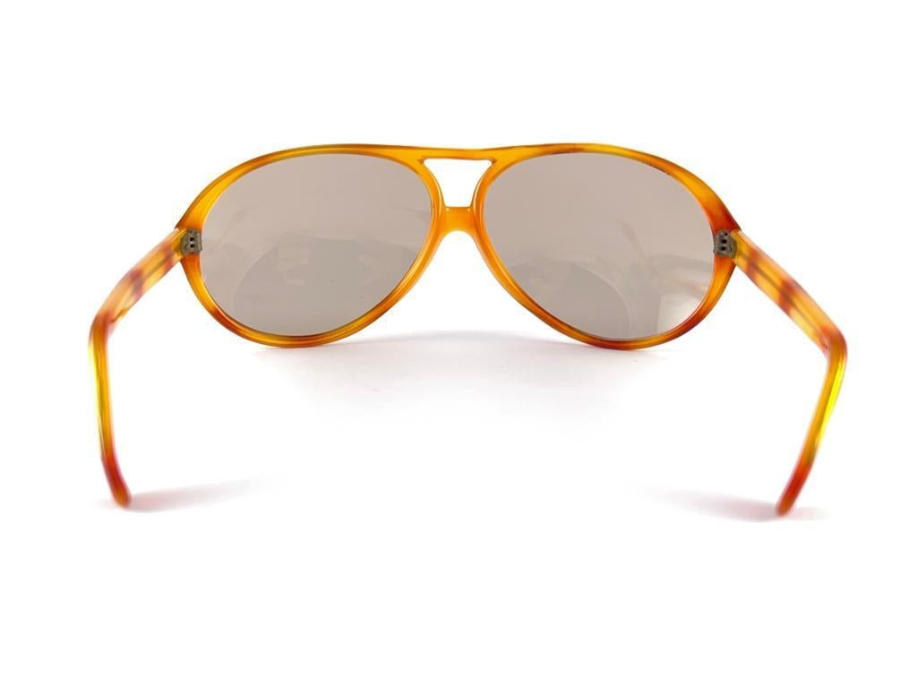 Mint Vintage Oval Tangerine Tortoise Light Brown Lenses 60's France Sunglasses en vente 5