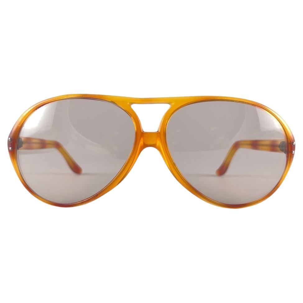 Mint Vintage Oval Tangerine Tortoise Light Brown Lenses 60's France Sunglasses en vente