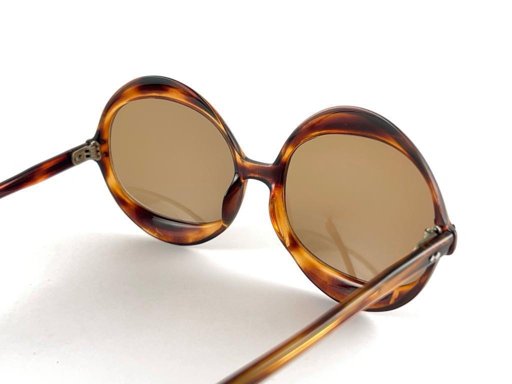 Mint Vintage Oversized Tortoise Sunglasses 1970's Made in France  en vente 7