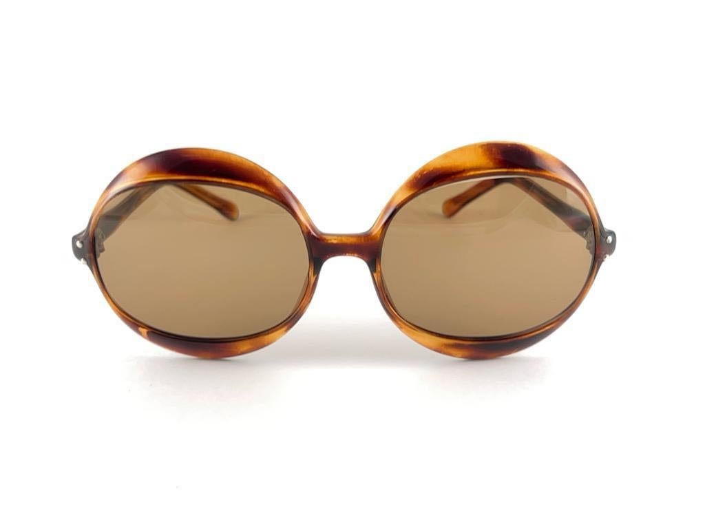 Mint Vintage Oversized Tortoise Sunglasses 1970's Made in France  en vente 10