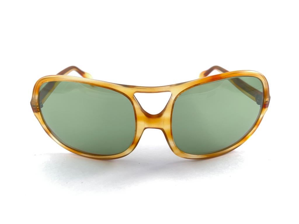 New Rare Vintage Translucent Oversized Marbled Frame With Spotless Green Lenses Sunglasses 1970’S 
This Pair May Show Sign Of Wear Due To More Than 40 Years Of Storage




Front                                      14.5 Cms
Lens Height              