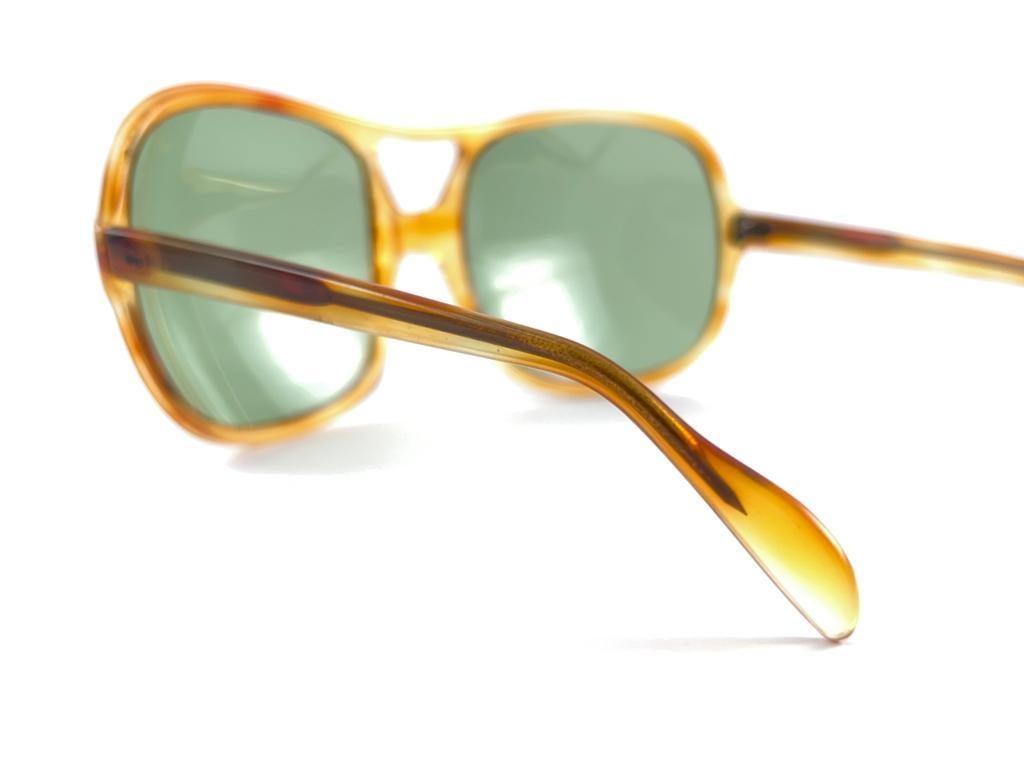 Menta Vintage Sobredimensionado Translúcido  Gafas de sol de los años 70 en venta 3