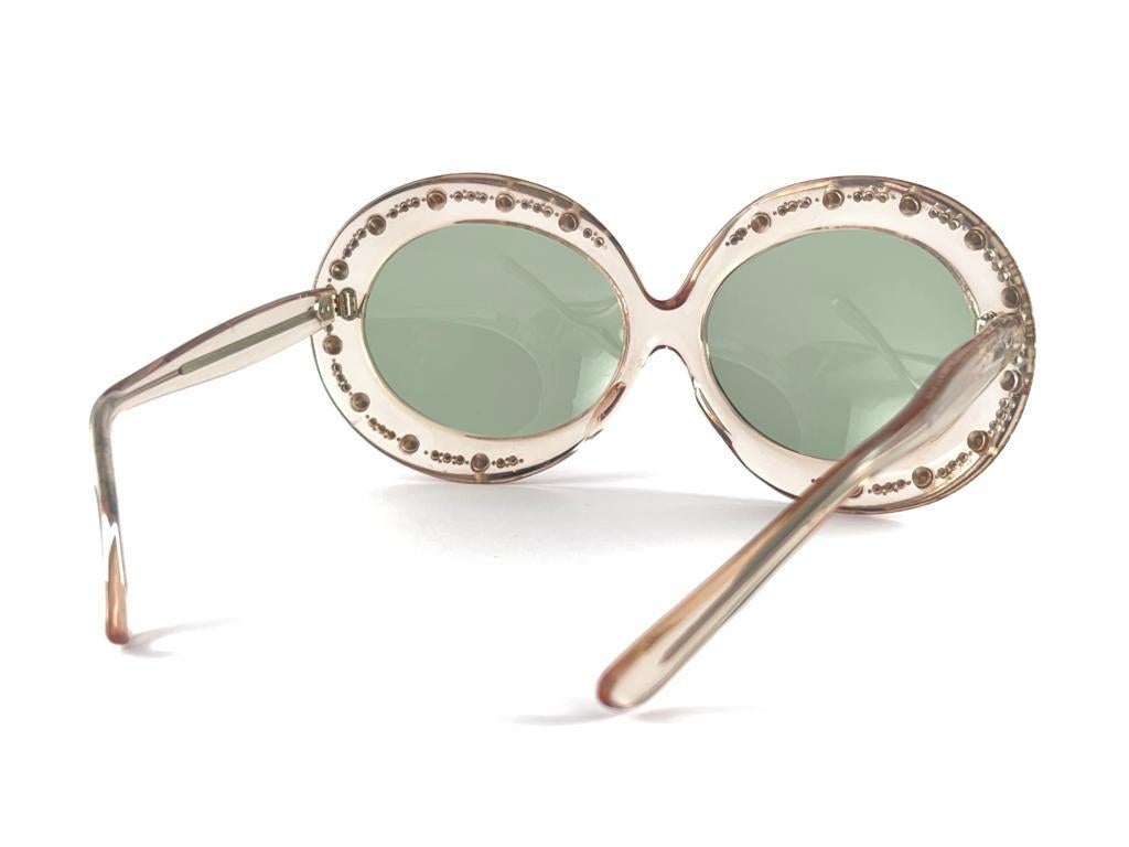 Mint Vintage Übergroße durchscheinende Vintage-Sonnenbrille 1970er Jahre Hergestellt in Frankreich im Angebot 4
