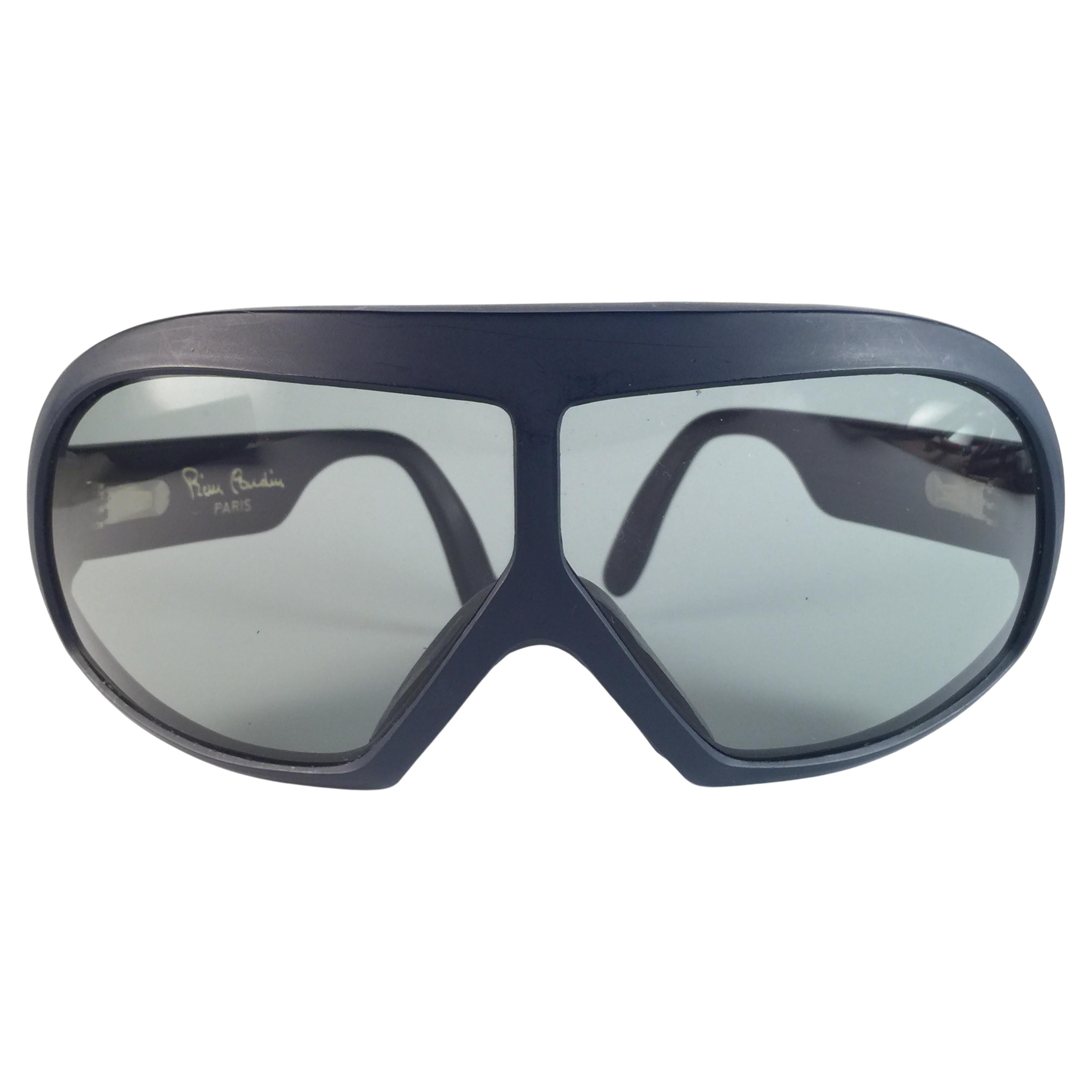 Mint Vintage Pierre Cardin Ski Haute Sports Light Grey Lens 1970's Sunglasses For Sale