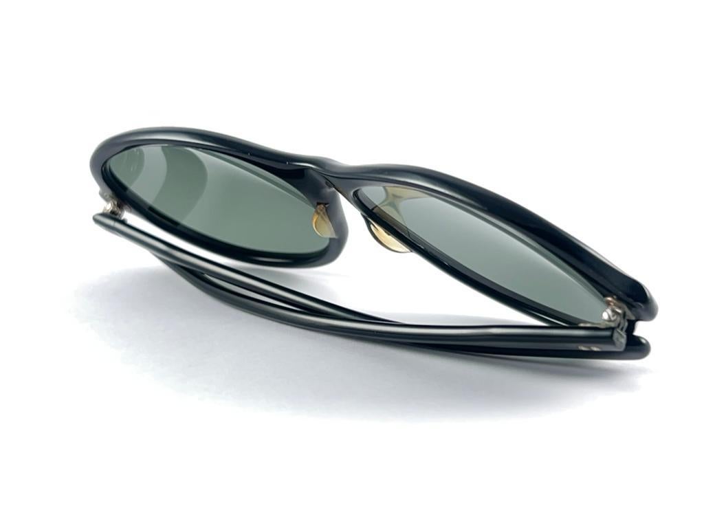 Mint Vintage Pompeii Black Oval Made in Italy 60's Sunglasses  For Sale 7