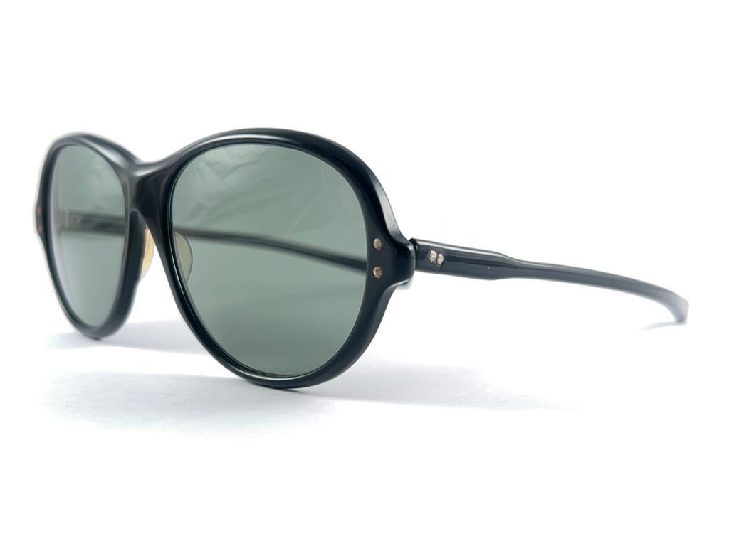Mint Vintage Pompeii Black Oval Made in Italy 60's Sunglasses  In New Condition For Sale In Baleares, Baleares