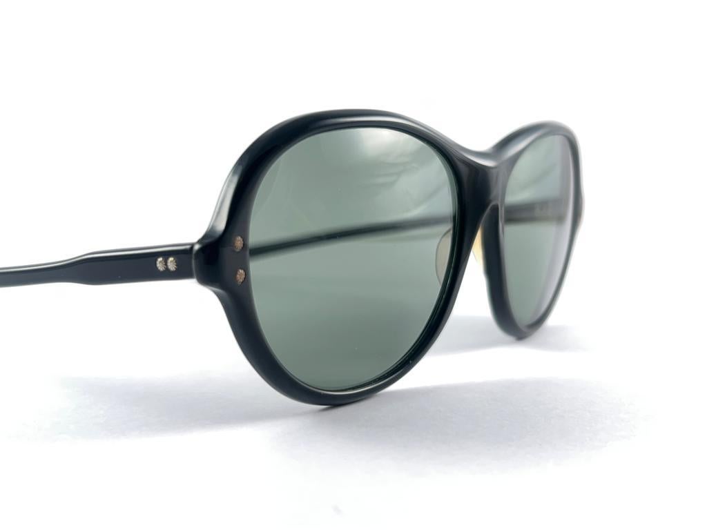 Mint Vintage Pompeii Black Oval Made in Italy 60's Sunglasses  For Sale 2