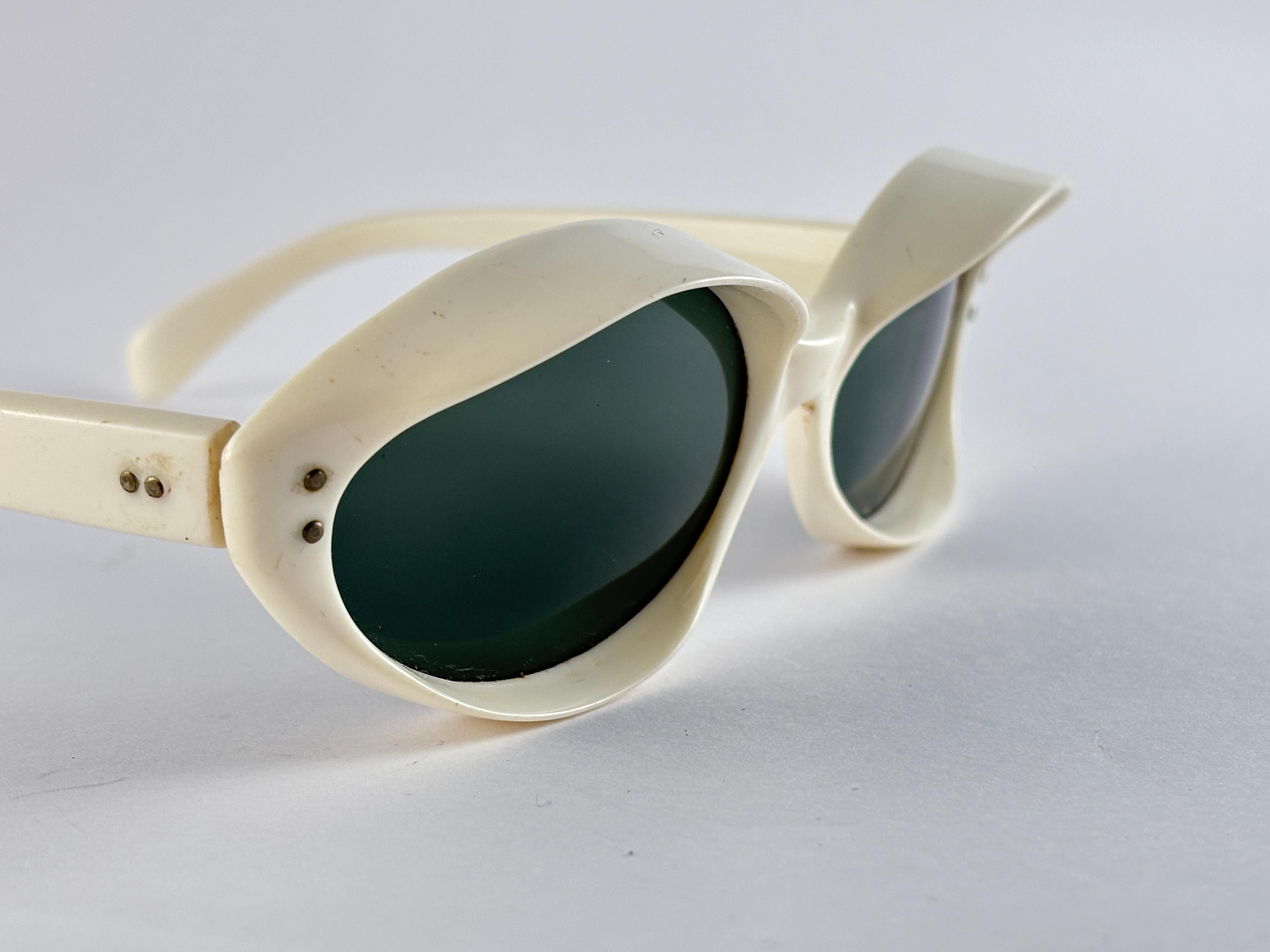 Women's or Men's Mint Vintage Rare 1960'S Space Age Hooded Sunglasses 1960'S For Sale