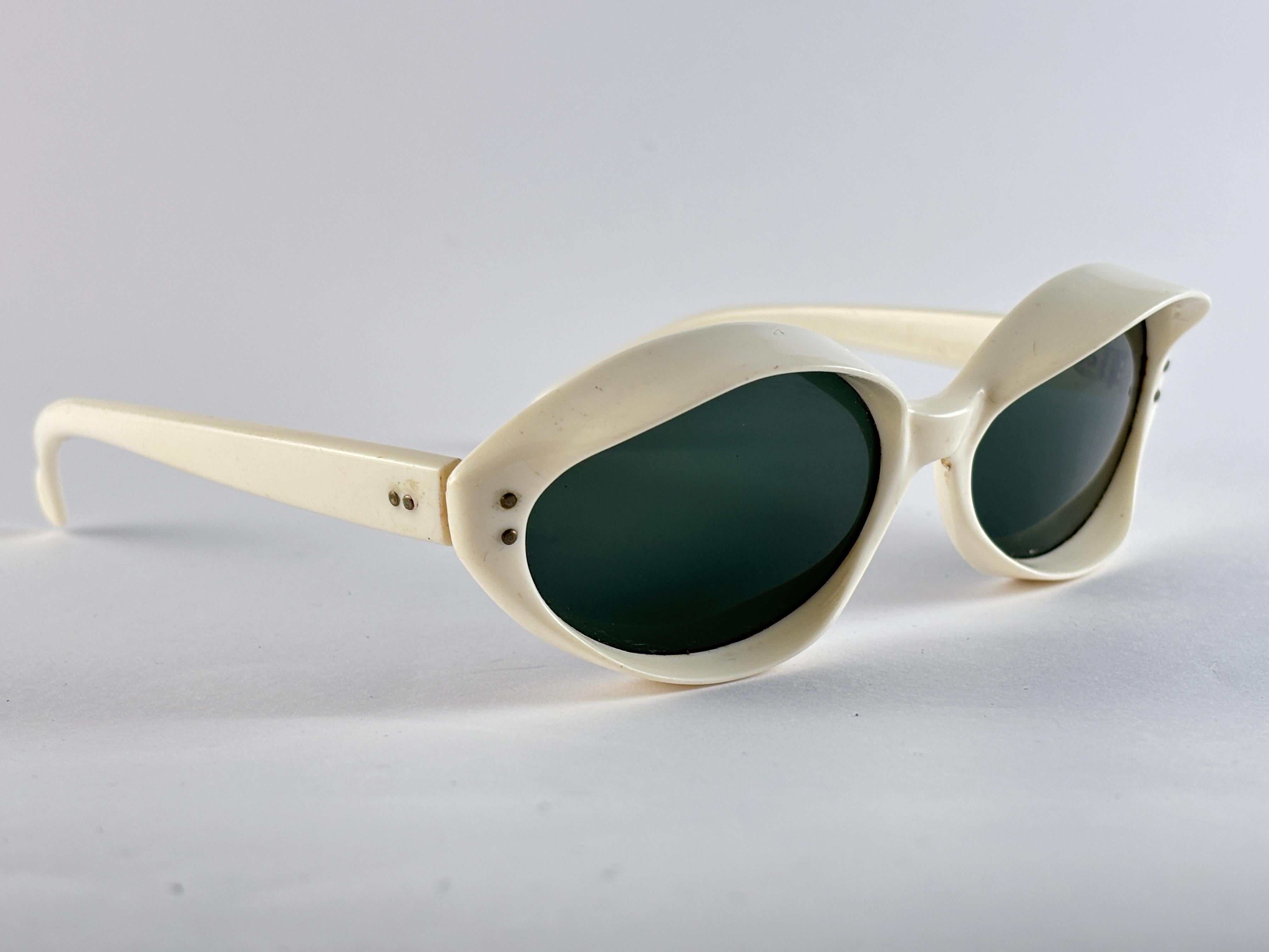 Mint Vintage Rare 1960'S Space Age Hooded Sunglasses 1960'S For Sale 1