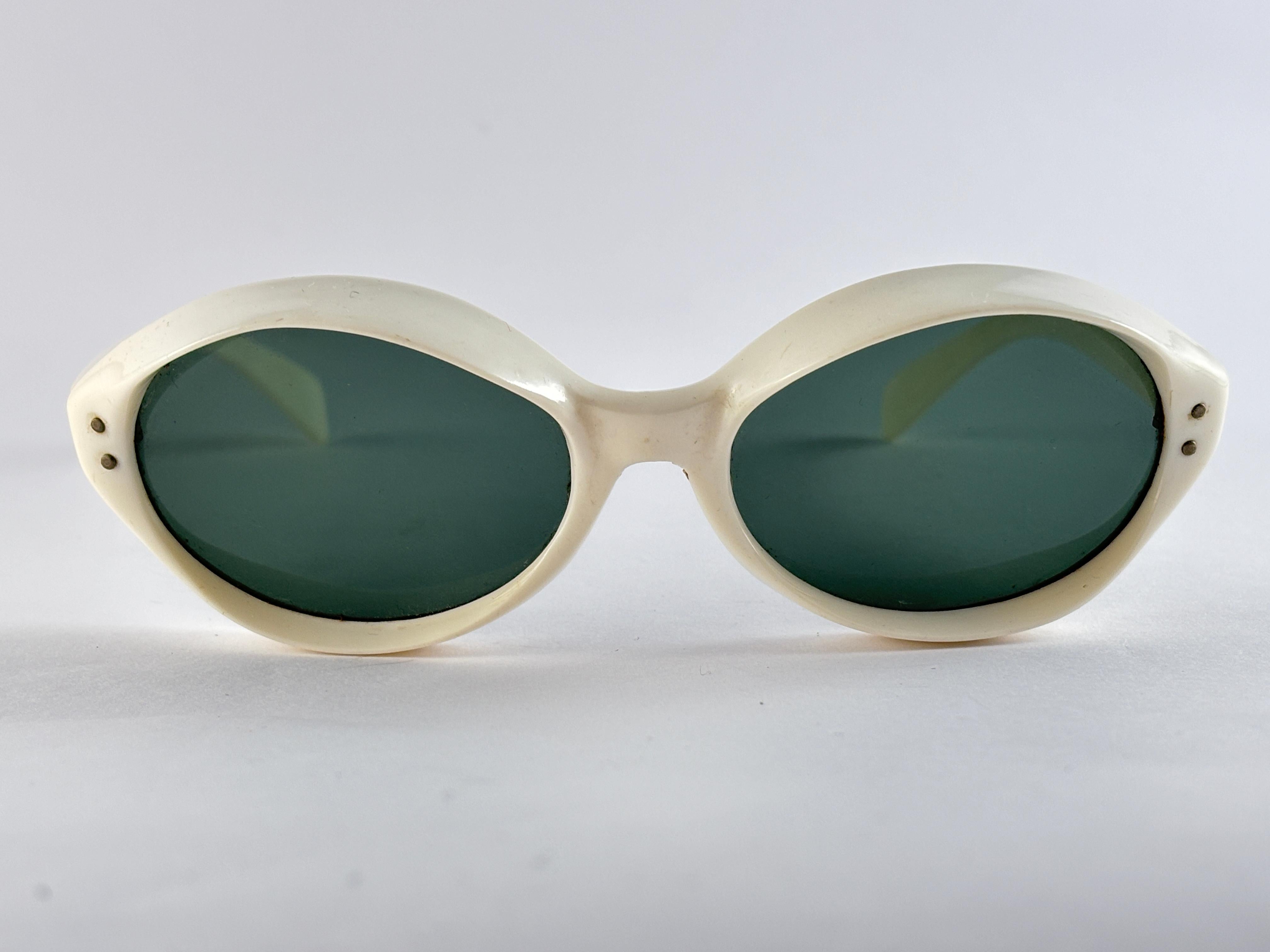 Mint Vintage Rare 1960'S Space Age Hooded Sunglasses 1960'S For Sale 2