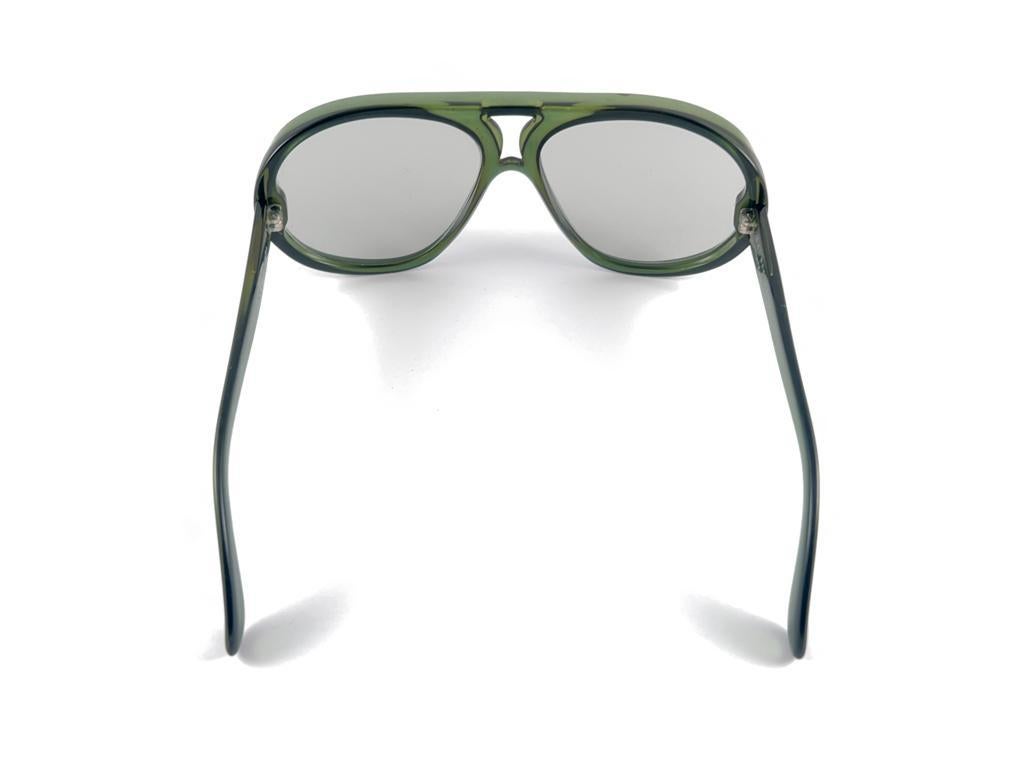 Mint Vintage Ray Ban B&L Fenwick  Lunettes de soleil en optyl vert fabriquées au Canada en vente 6