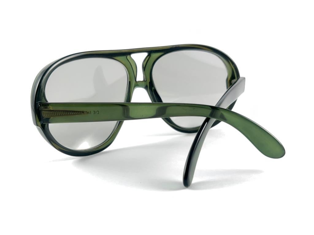 Mint Vintage Ray Ban B&L Fenwick  Green Optyl Sunglasses Made In Canada For Sale 9